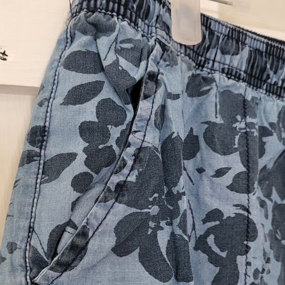 Karen Scott Chambray Cotton Drawstring Printed Shorts - Picture 4 of 9